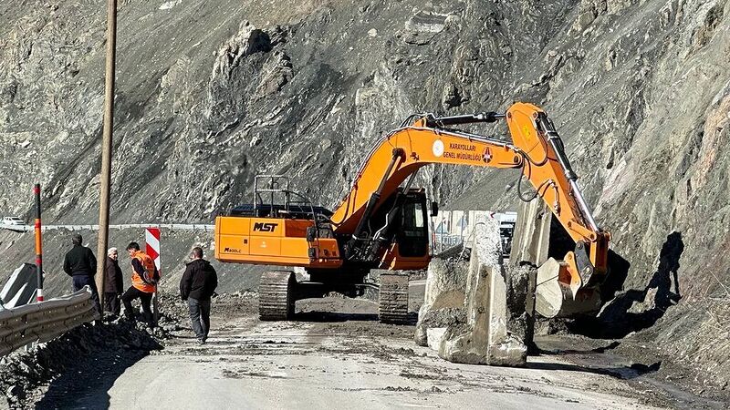 HAKKARİ’NİN YÜKSEKOVA-VAN KARAYOLUNDA MEYDANA