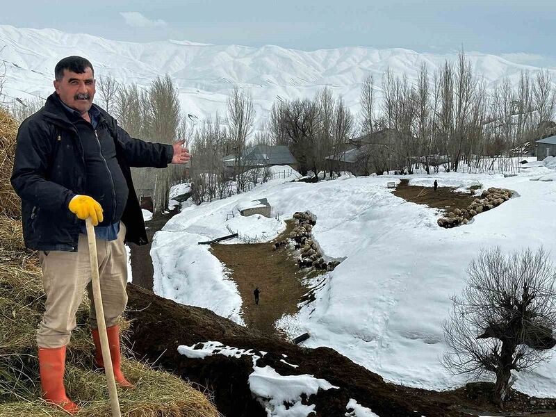 Yüksekova’da çiftçilerin kış zorluğu devam ediyor