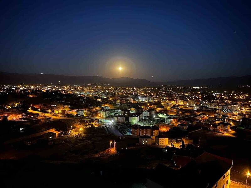 HAKKARİ'NİN YÜKSEKOVA İLÇESİNDE AKŞAM