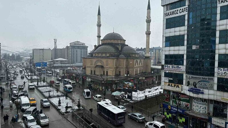 Yüksekova’da yoğun sis nedeniyle uçak seferleri iptal oldu