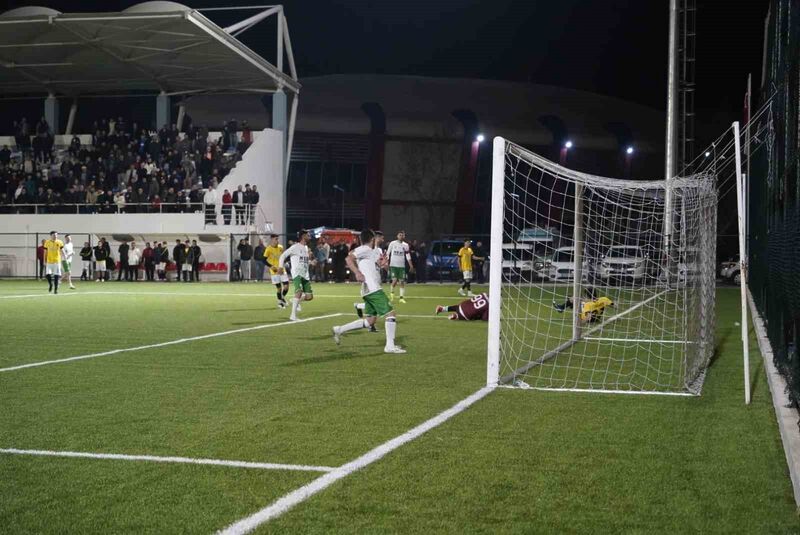 YUNUSEMRE BELEDİYESİ YUNTDAĞ FUTBOL TURNUVASI FİNALİNDE TÜRKMEN MAHALLESİ'Nİ 5-0 YENEN