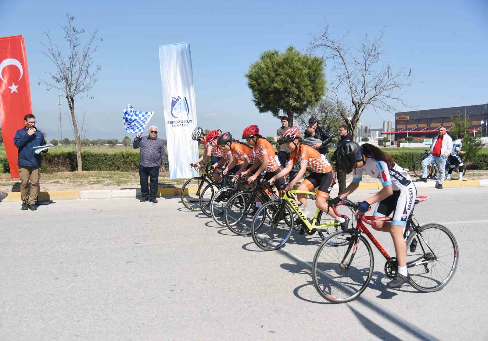 Yunusemre’de bisikletçiler madalya için pedal çevirdi