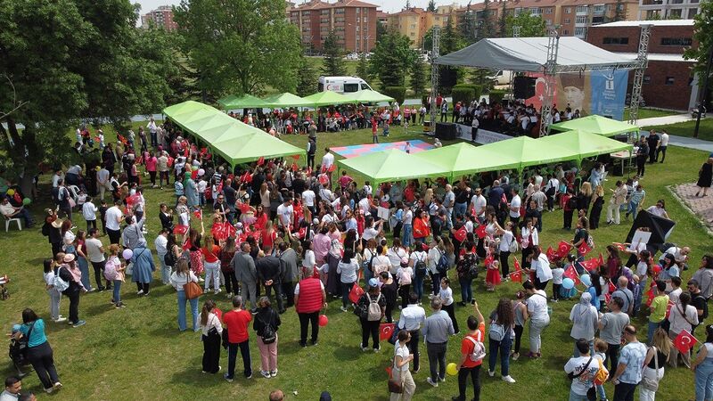 7’den 70’e herkes 23 Nisan coşkusunu Tepebaşı’nda yaşadı