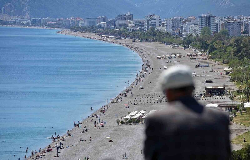 9 günlük bayram tatili Antalya’da Nisan’ı Haziran’a çevirdi