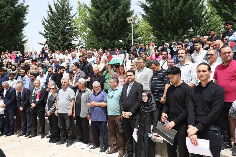 ABD’li öğrencilerin Gazze eylemlerine, Fırat Üniversitesinden 3 dilde destek