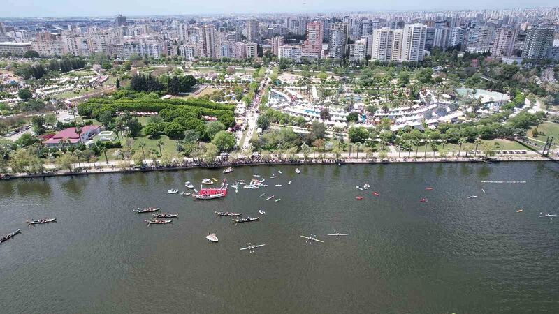 Adana’da Seyhan Nehri üzerinde su korteji düzenlendi