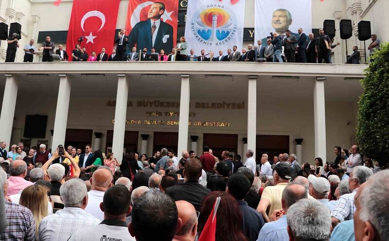 Adana’da yeniden seçilen Zeydan Karalar, mazbatasını aldı