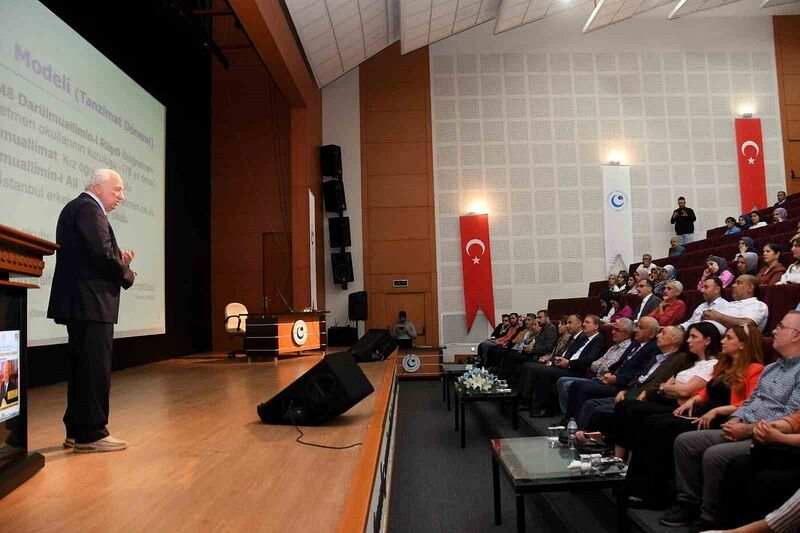 Adıyaman Üniversitesi’nde “21. Yüzyılda Öğretmen Olmak” konulu konferans