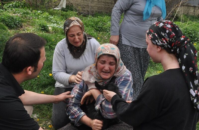 Alevler arasından kurtarılan yavru oğlağına kavuşmuştu: “Dünyayı o an bana verselerdi umurumda olmazdı”