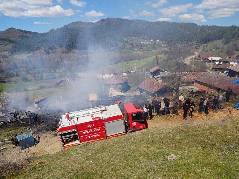 Alevlere teslim olan ev, atölye, ahır ve garaj küle döndü