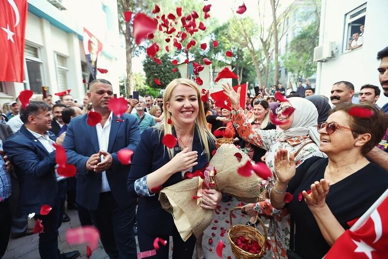 Alkışlarla karşılanan Başkan Doğan; “Bu belediye halkın belediyesi”