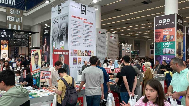 Ankara Kitap Fuarı’nda ziyaretçi yoğunluğu