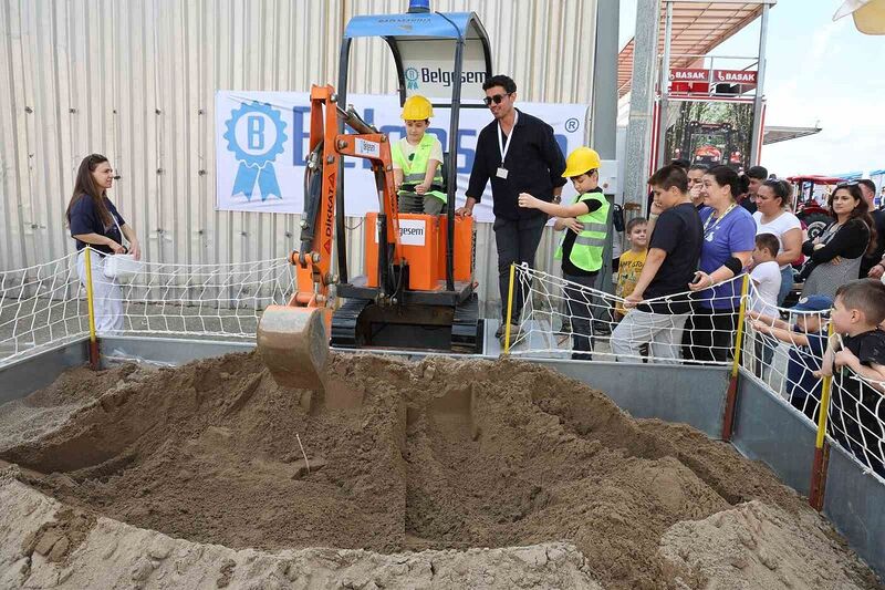 Aydın Tarım Fuarı yoğun ilgi gördü, çocuklar gerçek iş makinesi ile oynamanın keyfini yaşadı