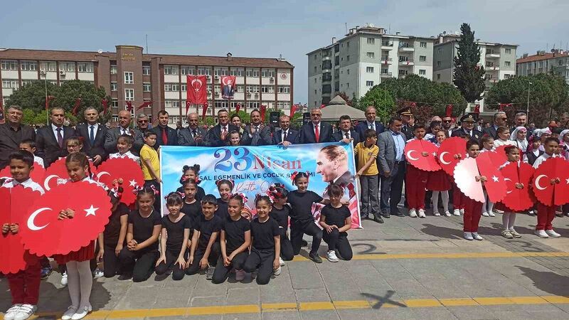 Bafra ve Alaçam’da 23 Nisan coşkuyla kutlandı