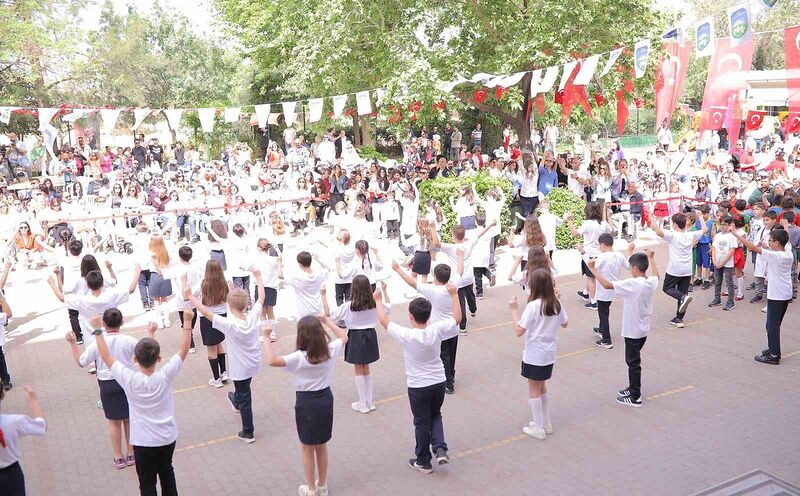 Başak Koleji’nde öğrenciler 23 Nisan coşkusunu velileri ile birlikte yaşadı