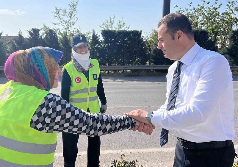 Başkan Ahmet Akın’dan emekçi kadınlara sürpriz ziyaret