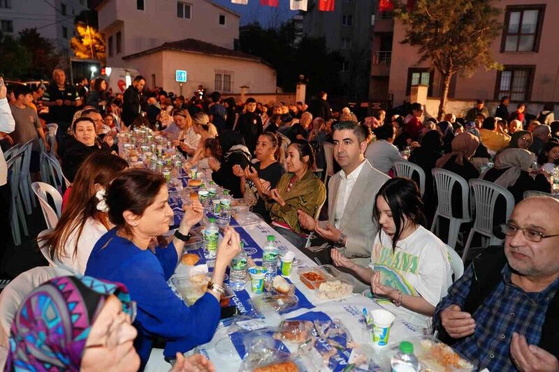 Başkan Gökhan Yüksel, iftar sofrasında vatandaşlarla buluştu