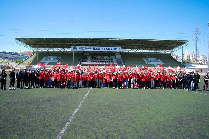 Başkan Yılmaz, çocukların bayram sevinçlerine ortak oldu