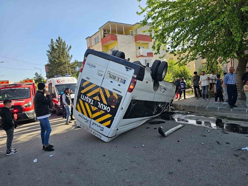 Batman’da minibüs ile otomobil çarpıştı: 4 yaralı