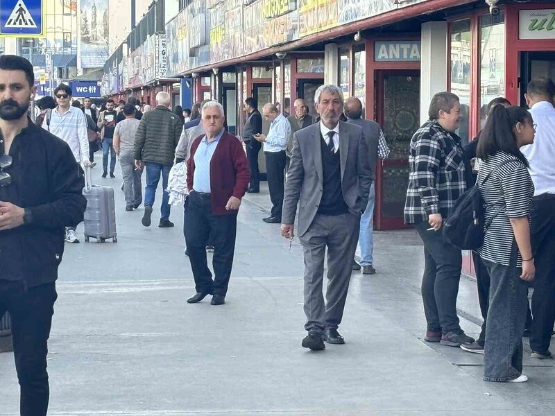 Bayram tatili dönüşü 15 Temmuz Demokrasi Otogarı’nda yoğunluk