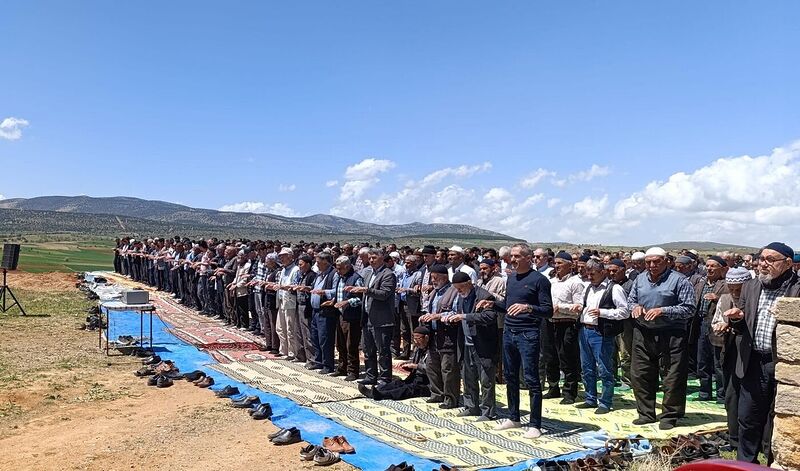 Beyşehir’de çiftçiler yağmur duasına çıktı