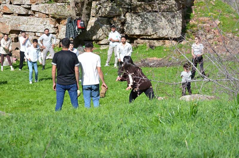 Beytüşşebap’ta terörden temizlenen yerlere doğa yürüyüşü yapılıp kamp kuruldu