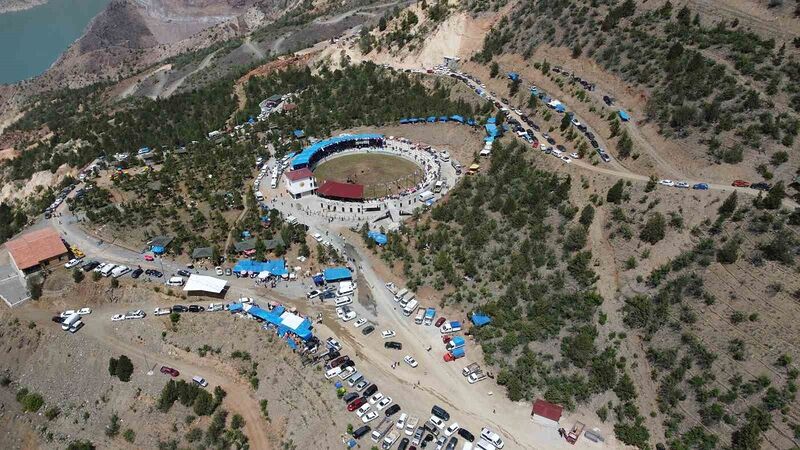 Boğalar yeni Yusufeli’nde ilk kez arenaya çıktı