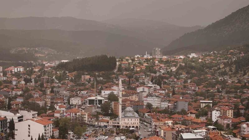 Burdur ve Bucak’ta çöl tozu etkili oldu