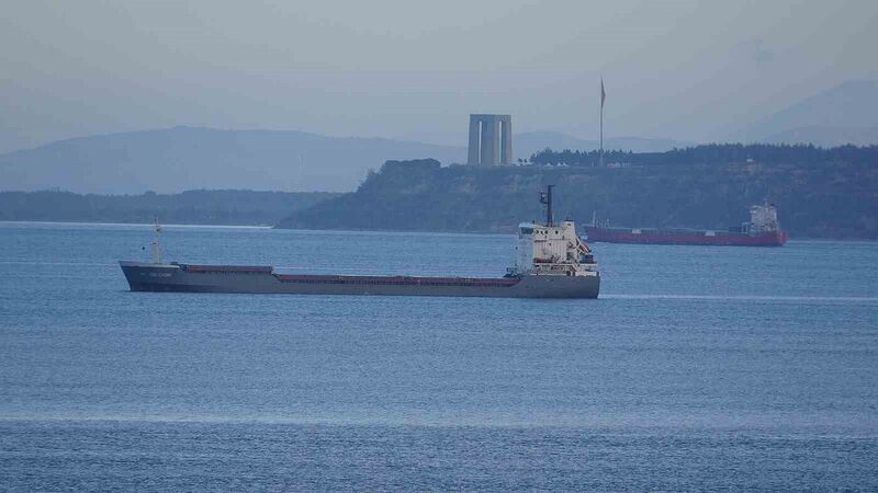 Çanakkale Boğazı’nda makine dairesinde yangın çıkan gemi Karanlık Liman’a demirletildi