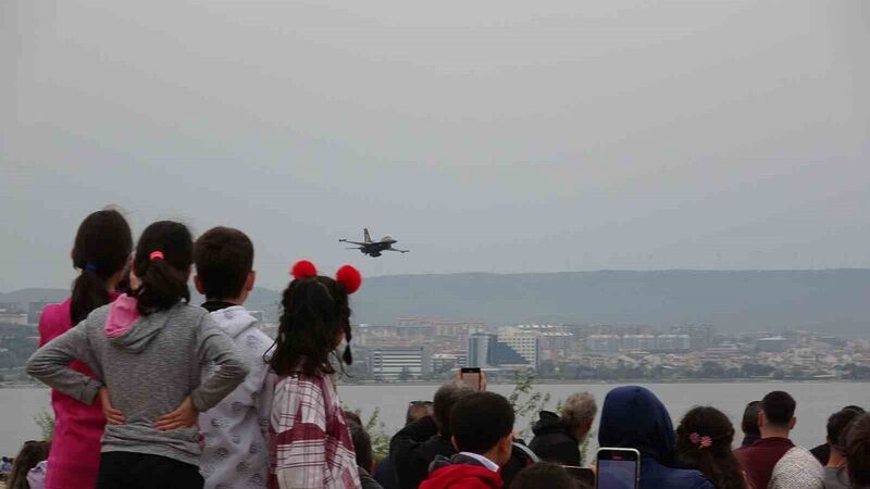 Çanakkale’de SOLOTÜRK nefesleri kesti