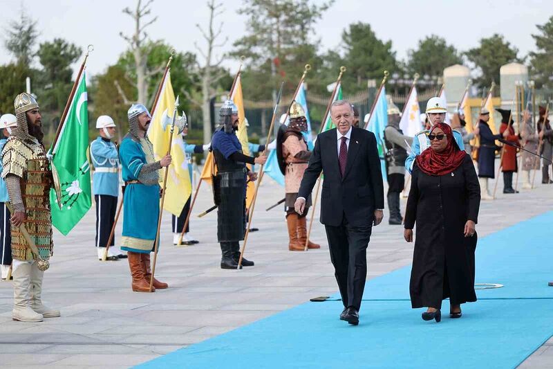 Cumhurbaşkanı Erdoğan, Tanzanya Cumhurbaşkanı Hassan’ı resmi törenle karşıladı