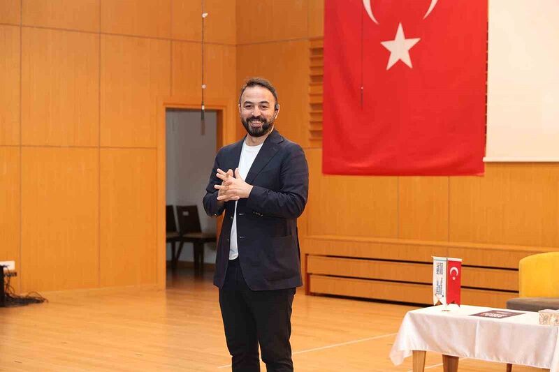 Doç. Dr. Özgür Bolat Sivas’ta “Mutlu ve başarılı çocuk nasıl yetiştirilir?” semineri ile ailelerle buluştu