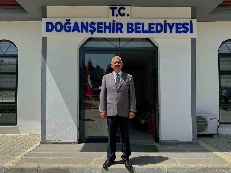 Doğanşehir Belediyesi tabelasına T.C. ibaresi eklendi