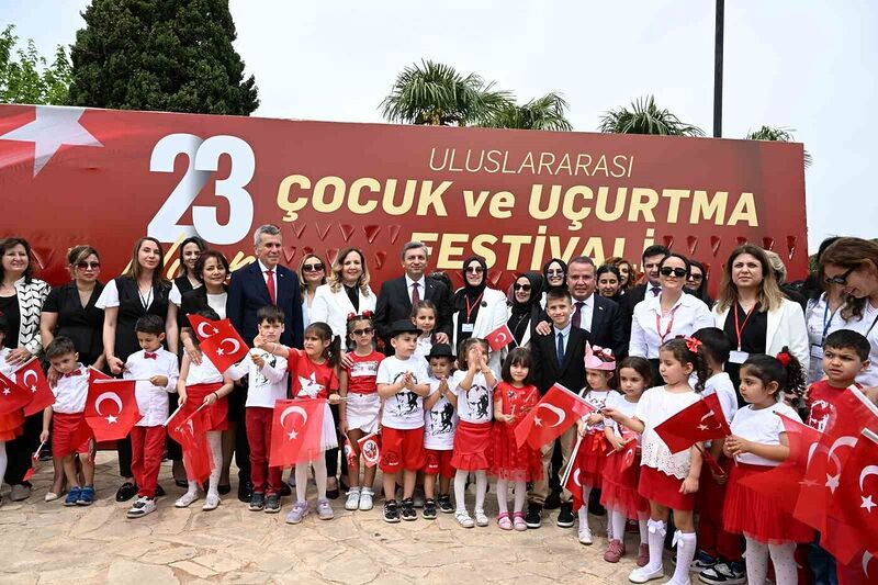 Dünya çocukları Antalya’dan barış mesajı verdi