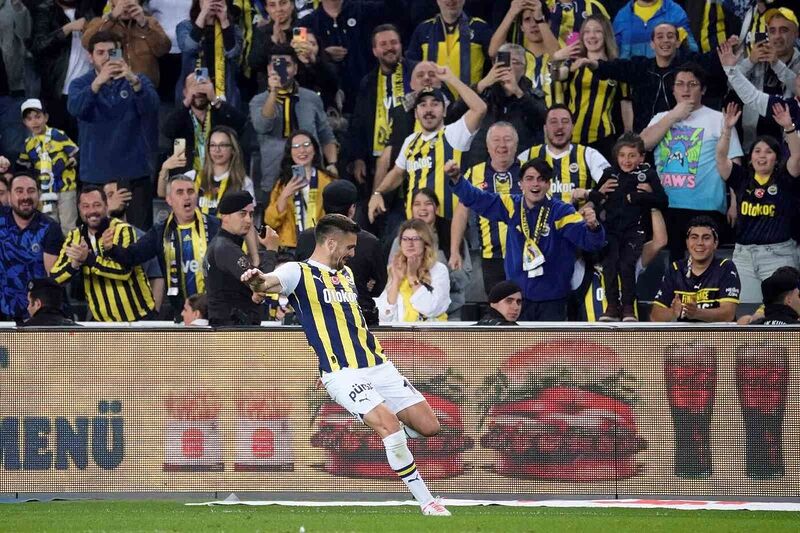 FENERBAHÇE'NİN SIRP FUTBOLCUSU DUSAN