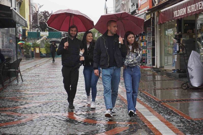 Edirne’de yağmur etkili oluyor