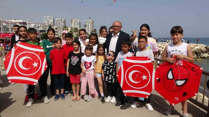 Erdemli’de geleneksel uçurtma şenliği