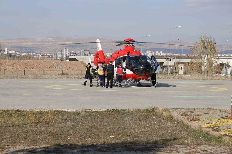 Erzincan’da helikopter ambulans donanımlarının tanıtıldığı bilgilendirme toplantısı yapıldı