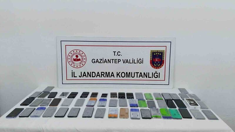 Gaziantep’te 2 milyon TL değerinde kaçak telefon ele geçirildi