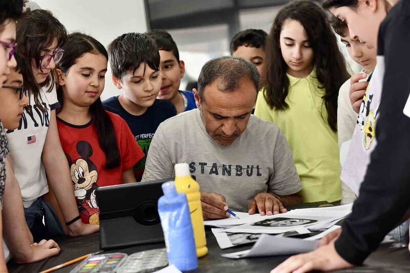 Geleceğin bilim insanları ve ressamları Esenyurt’ta yetişiyor