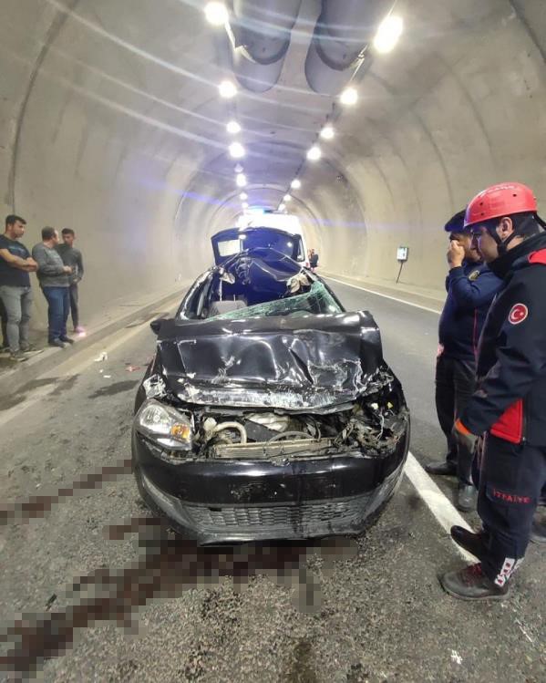 Göksun tünellerinde trafik kazası: 1’i ağır 4 yaralı