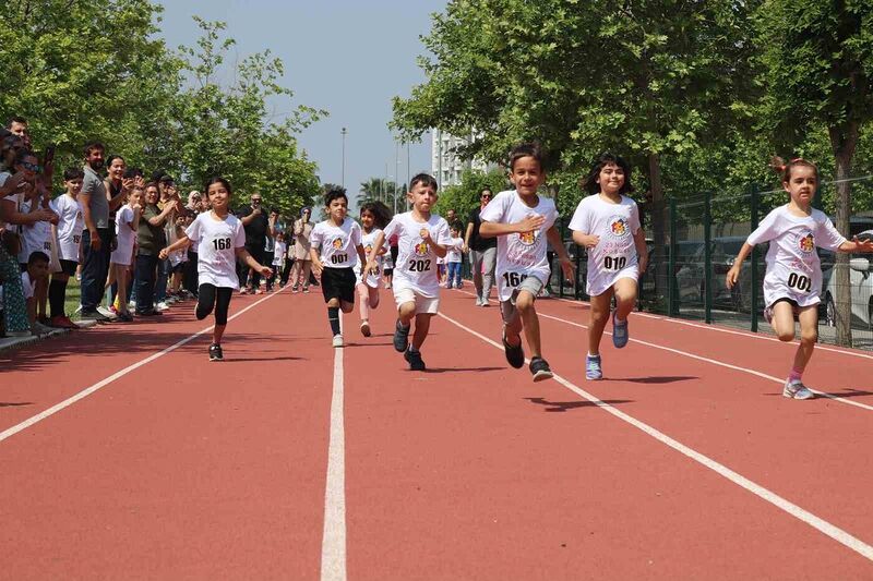 Her yaştan çocuk, kanser hastası arkadaşları için koştu