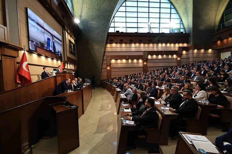 İBB’de seçim sonrası ilk meclis toplantısı yapıldı