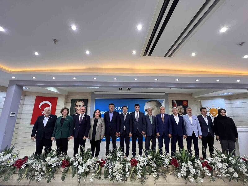 DENİZLİ’DE AK PARTİ İL TEŞKİLATINDA GELENEKSEL BAYRAMLAŞMA TÖRENİ GERÇEKLEŞTİRİLDİ. AK