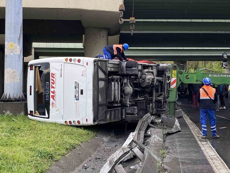 İstanbul Havalimanı’nda görevli polisleri taşıyan servis minibüsü devrildi: 6 polis hafif şekilde yaralandı