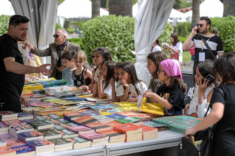 İZMİR KÜLTÜRPARK’TA DÜZENLENEN İZKİTAP