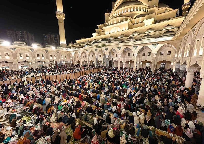 Kadir Gecesi’nde Şahinbey Millet Cami doldu taştı