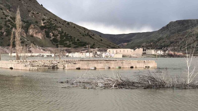 KARS’TA BARAJ KAPAKLARI KAPANDI,