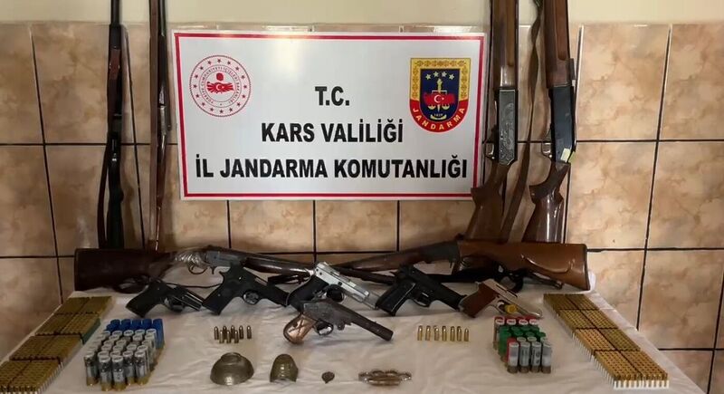 Kars’ta silah ve tarihi eser kaçakçılarına operasyon