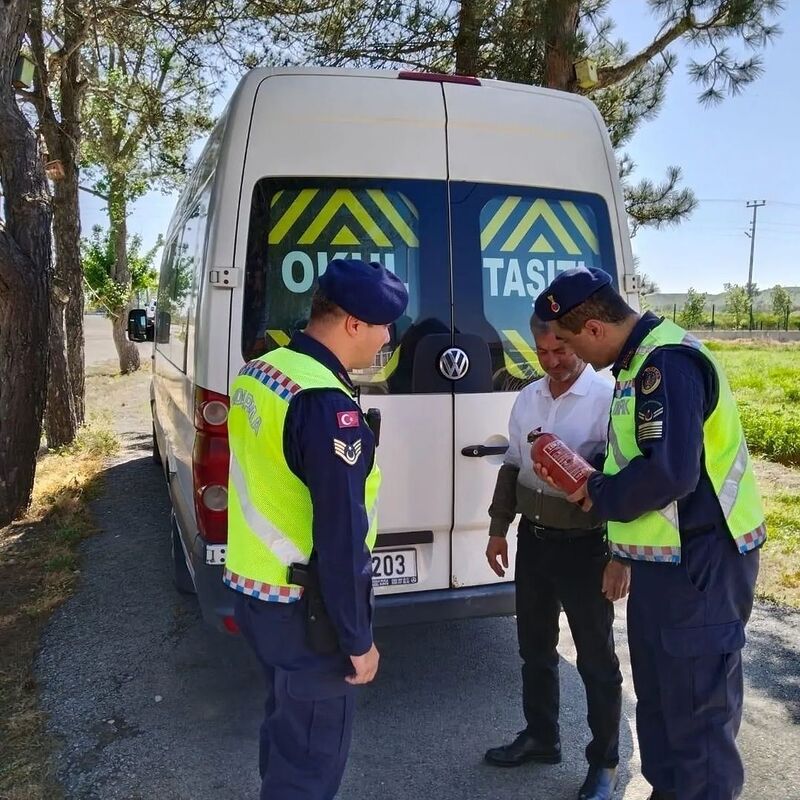 Kırklareli’nde jandarma okul çevrelerini ve servis araçlarını denetledi